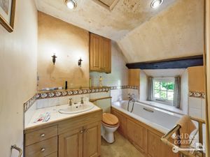 Ensuite- click for photo gallery